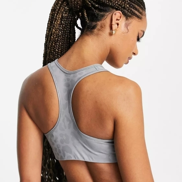 𝅺NIKE Training Pro Dri-FIT Swoosh  all over leopard print sports bra in g… - Picture 4 of 11
